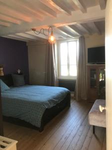 Tempat tidur dalam kamar di Domaine saint-martin d Amfreville