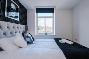 Katil atau katil-katil dalam bilik di Stunning Apartment - 10 Minutes From Leeds