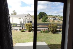 a view of a yard from a window at The Guest House in Tamahere