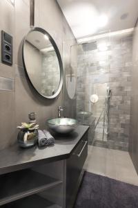 Kúpeľňa v ubytovaní Holló 3 Bedroom Downtown Apartment