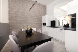 Kuchyňa alebo kuchynka v ubytovaní Holló 3 Bedroom Downtown Apartment + 15 fotografií