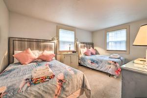 Katil atau katil-katil dalam bilik di Provincetown Getaway with Private Beach Access!