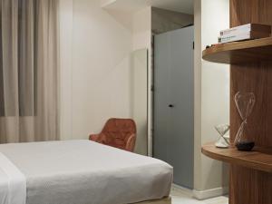Ein Bett oder Betten in einem Zimmer der Unterkunft Athens City View Urban Suites