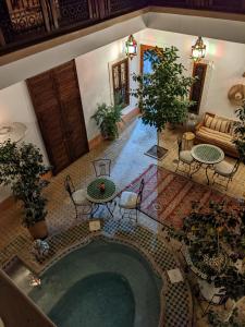 an overhead view of a pool with tables and chairs at Riad Smara in Marrakesh