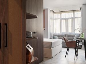 Ein Sitzbereich in der Unterkunft Athens City View Urban Suites