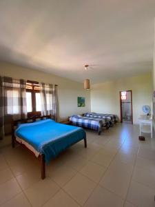 a bedroom with two beds in a room at Casa Flamboaiã, Aluguel de Temporada, Guaibim, BA in Guaibim