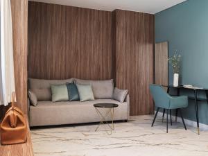 Ein Sitzbereich in der Unterkunft Athens City View Urban Suites
