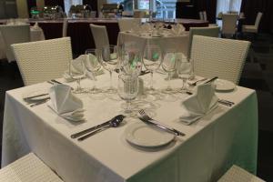 Um restaurante ou outro lugar para comer em Novo Turismo Resort & Spa