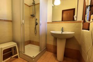 Kúpeľňa v ubytovaní Testa di Monaco - Basic Beach Accommodations