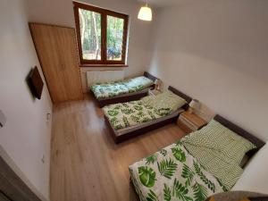 Posteľ alebo postele v izbe v ubytovaní Apartament Nad Jeziorem Brenno