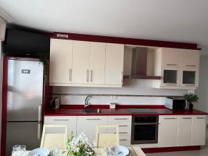 Kuchyň nebo kuchyňský kout v ubytování Apartamentos María de Lucía - Piso B