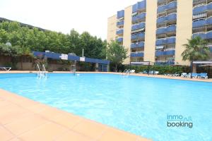 Bazén v ubytování Loft Alboran Salou, climatizado, piscina y wifi nebo v jeho okolí