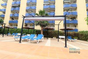 Bazén v ubytování Loft Alboran Salou, climatizado, piscina y wifi nebo v jeho okolí