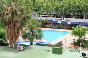 Bazén v ubytování Loft Alboran Salou, climatizado, piscina y wifi nebo v jeho okolí