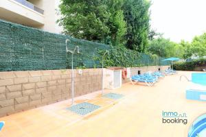 Bazén v ubytování Loft Alboran Salou, climatizado, piscina y wifi nebo v jeho okolí