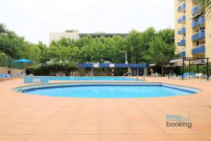 Bazén v ubytování Loft Alboran Salou, climatizado, piscina y wifi nebo v jeho okolí