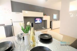 Kuchyň nebo kuchyňský kout v ubytování Loft Alboran Salou, climatizado, piscina y wifi