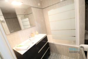 Koupelna v ubytování Loft Alboran Salou, climatizado, piscina y wifi