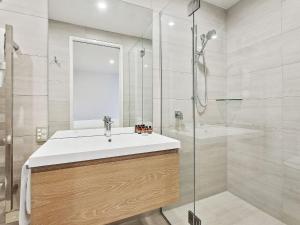 a bathroom with a sink and a shower at Woods Villa Tui in Queenstown +19 photos