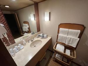 Vannas istaba naktsmītnē Jasmac Plaza Hotel