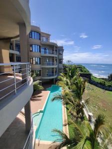 Pogled na bazen u objektu English Point Residence Beach Apartments Mombasa ili u blizini