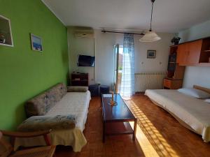 Postel nebo postele na pokoji v ubytování Apartments Fam Tomasic