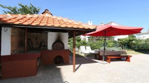 Patio alebo iná vonkajšia časť ubytovania Apartments Istria Baska