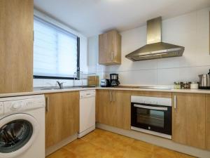 Kuchnia lub aneks kuchenny w obiekcie Apartment in Mijas Costa with garage