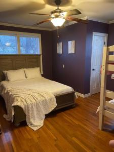 מיטה או מיטות בחדר ב-Cornerhouse, an Abilene Classic