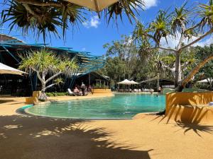 Imagen de la galería de Kookaburra Villa at Kingfisher Bay Resort, en Kingfisher Bay
