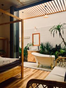 Postel nebo postele na pokoji v ubytování Dốc Garden Homestay Đà Lạt