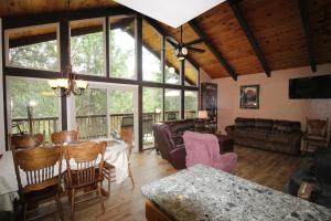 a living room with a table and chairs at Cedar Mountain Lodge in Oakhurst