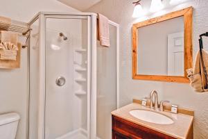 a bathroom with a shower and a sink at Alpine View in Yosemite West