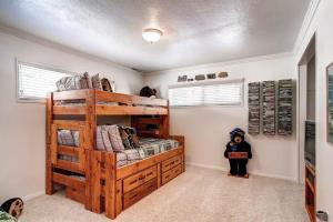 a bedroom with a bunk bed in a room at Fishermen’s Oasis in Oakhurst