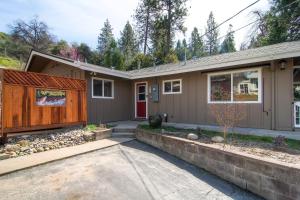 a house with a wooden fence in front of it at Fishermen’s Oasis in Oakhurst