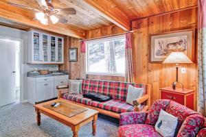 a living room with a couch and a table at Edelweiss in Yosemite West