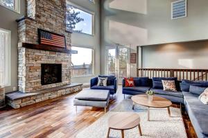 a living room with a couch and a fireplace at Kildrummy Lodge in Yosemite West