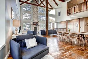 a living room with a blue couch and a table at Kildrummy Lodge in Yosemite West