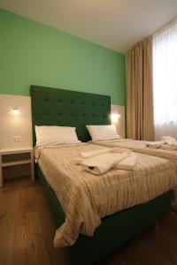 Tempat tidur dalam kamar di residence villa Frio Frio