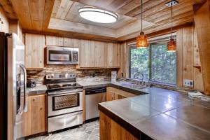 Η κουζίνα ή μικρή κουζίνα στο Sierra Haven