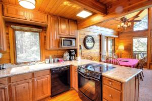 Gallery image of Treetops Cabin in Yosemite West