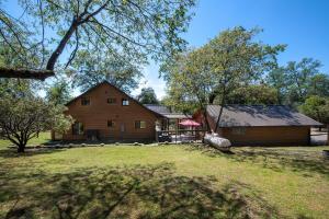 Budova, kde se prázdninový dům nachází