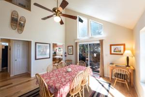 a dining room with a table and chairs and a ceiling fan at Yosemite Park Place in Yosemite West