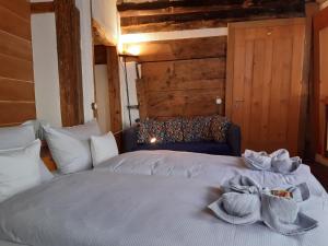Postel nebo postele na pokoji v ubytování Schiefes Haus