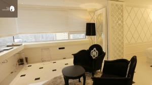 a living room with two chairs and a window at Hotel The Designers Hongdae in Seoul