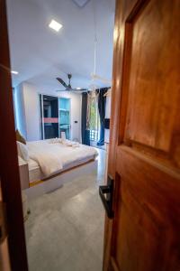 Postel nebo postele na pokoji v ubytování Merijaan Maldives