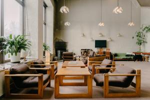 a room with chairs and tables and a living room at Kogakuro in Myoko