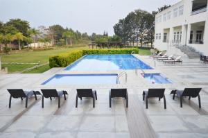 Bazén v ubytování Spree Resort At Century Wintersun nebo v jeho okolí
