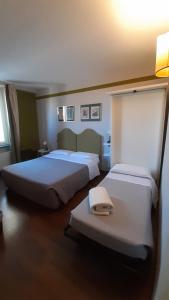 Postel nebo postele na pokoji v ubytování Albergo Moderno + 16 fotografií