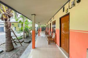 Fotografie z fotogalerie ubytování Ekas Beach Guesthouse Mitra RedDoorz v destinaci Ekas